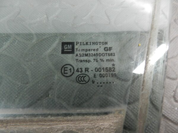 (144) 2009 VAUXHALL ASTRA H. PASSENGER SIDE FRONT WINDOW GLASS - Image 2