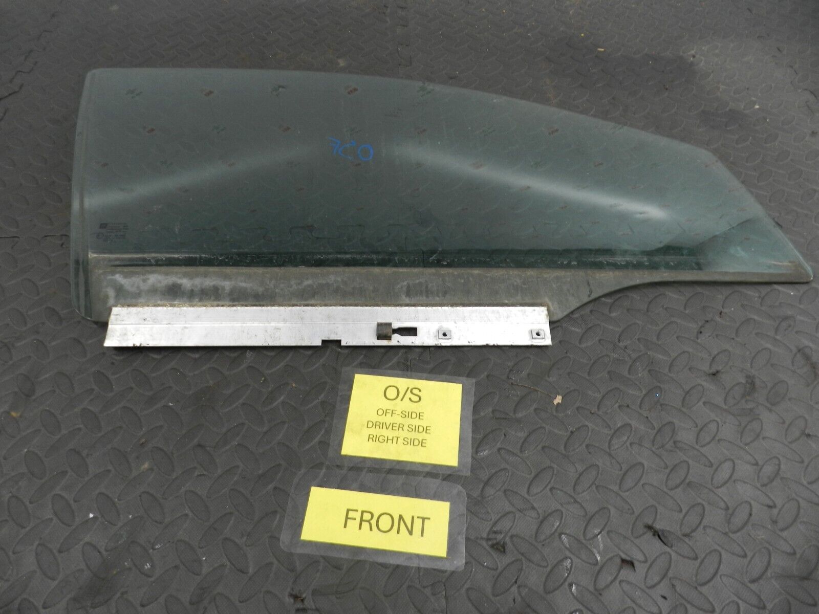 (144) 2009 VAUXHALL ASTRA H. DRIVER SIDE FRONT WINDOW GLASS