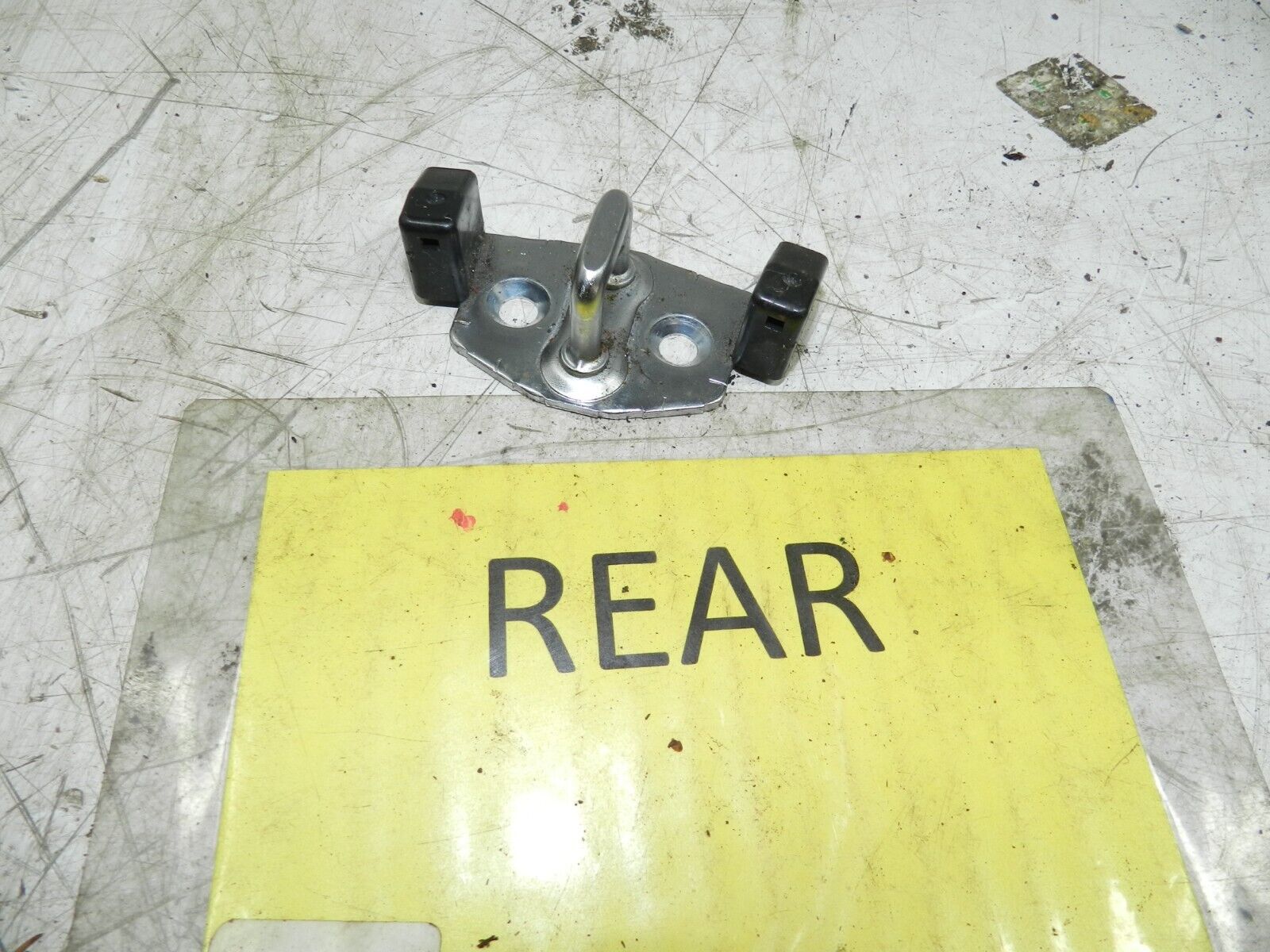 (138) 1998 HONDA ACCORD MK6. BOOT LID TAILGATE LATCH STINKER PLATE