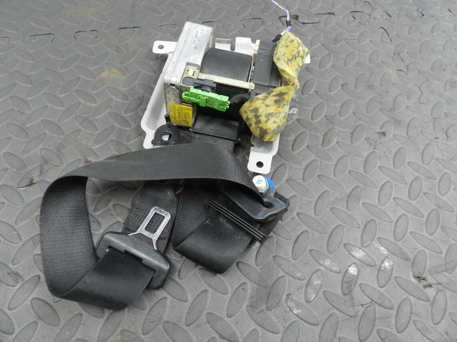 (146) MERCEDES C CLASS SALOON W203. PASSENGER SIDE FRONT SEAT BELT