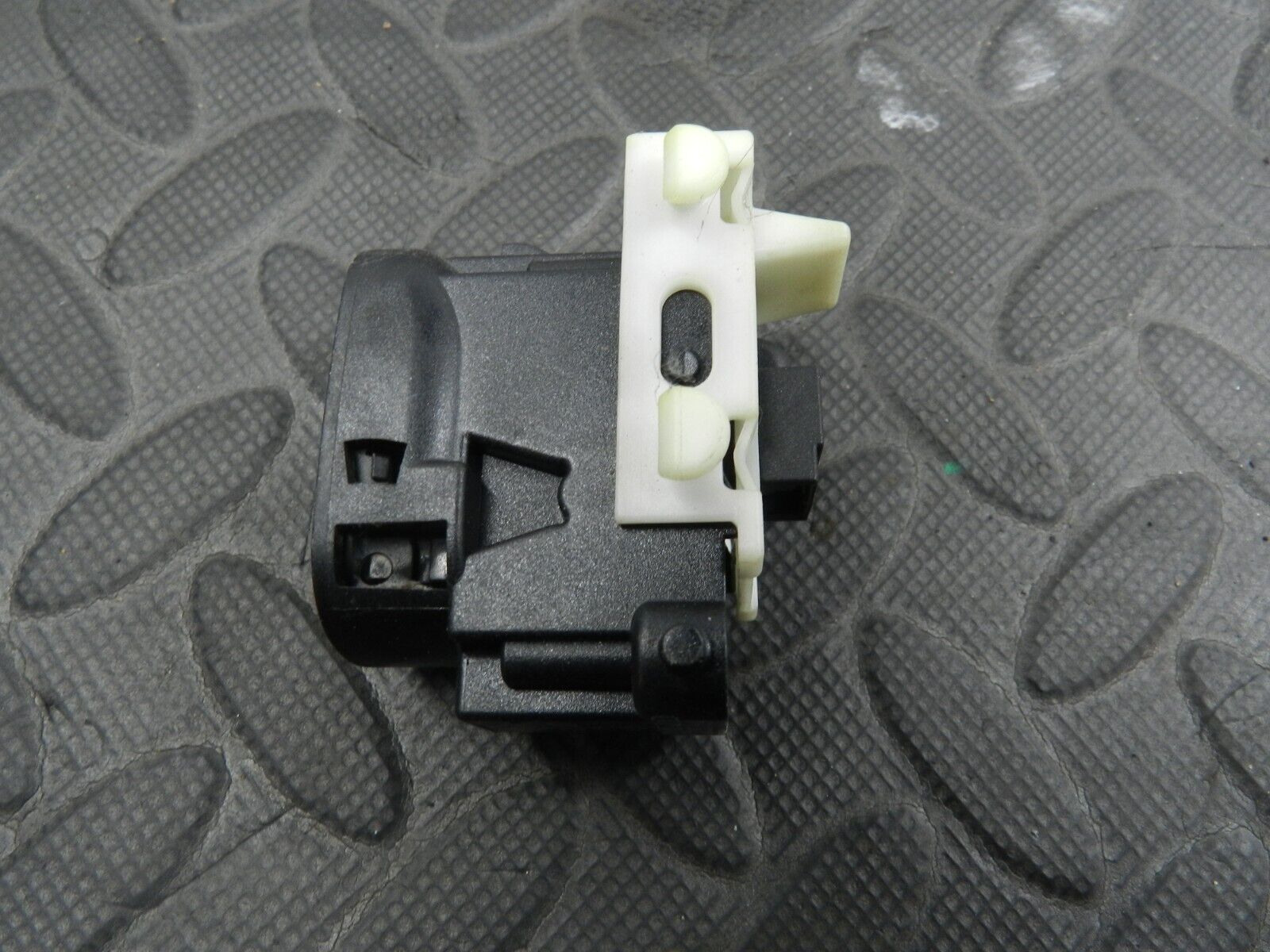 (146) MERCEDES C CLASS SALOON W203. WINDOW SWITCH - Image 2