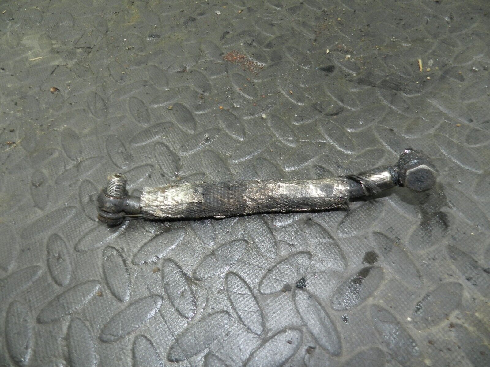 154 2004 LAND ROVER DISCOVERY 2 TD5. TURBO CHARGER OIL FEED PIPE