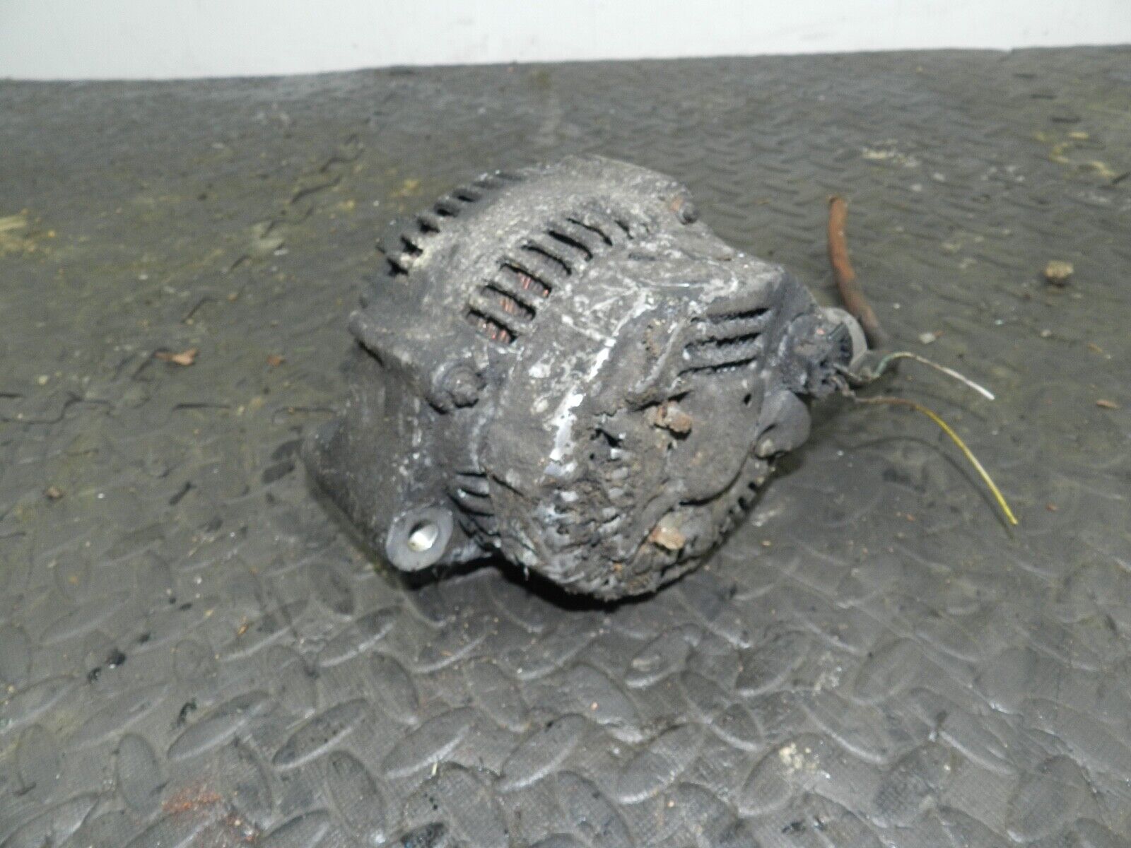 154 2004 LAND ROVER DISCOVERY 2 TD5. ALTERNATOR