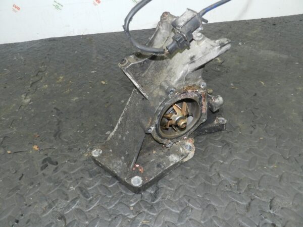 154 2004 LAND ROVER DISCOVERY 2 TD5. WATER PUMP BRACKET MOUNT - Image 2