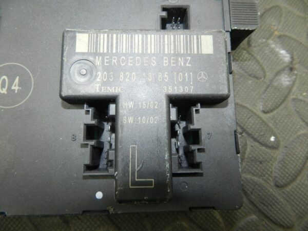 (146) MERCEDES C CLASS SALOON W203. 2038201385 DOOR ECU PASSENGER SIDE FRONT - Image 2