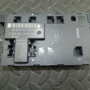 (146) MERCEDES C CLASS SALOON W203. 2038201485 DOOR ECU DRIVER SIDE FRONT