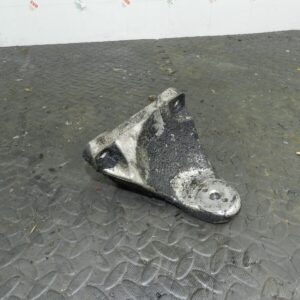 154 2004 LAND ROVER DISCOVERY 2 TD5. ENGINE MOUNT BRACKET MOUNT