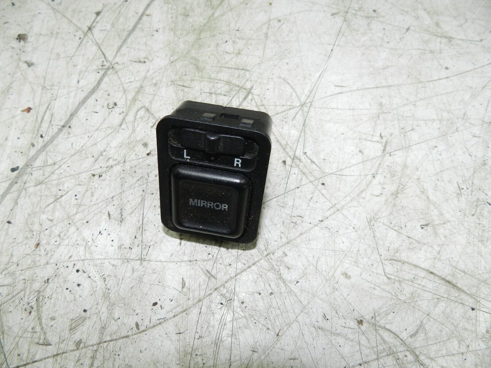 (138) 1998 HONDA ACCORD MK6. WING MIRROR CONTROL SWITCH