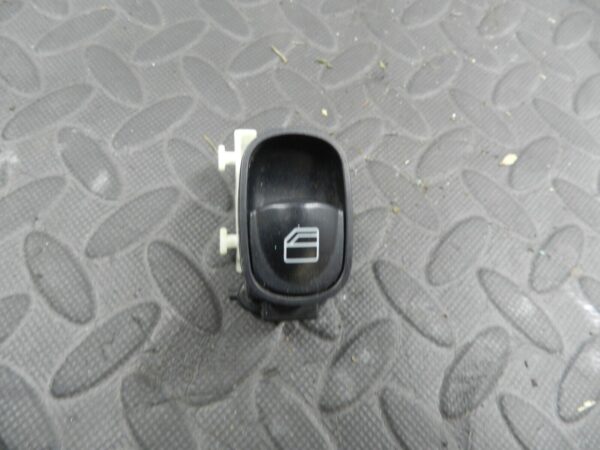 (146) MERCEDES C CLASS SALOON W203. WINDOW SWITCH