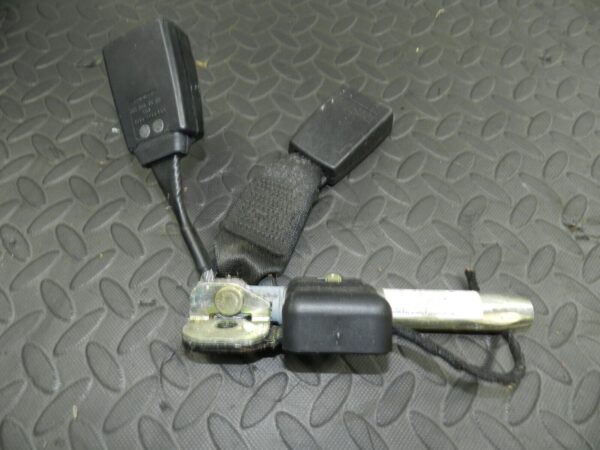 (146) MERCEDES C CLASS SALOON W203. REAR SEAT BELT BUCKLES