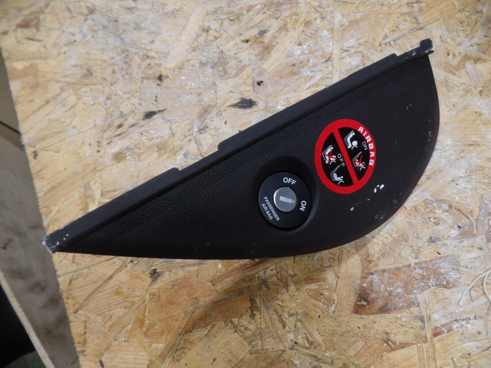 2010 MK2 Hyundai Santa Fe – Passenger Side Dashboard End Trim / Airbag Switch