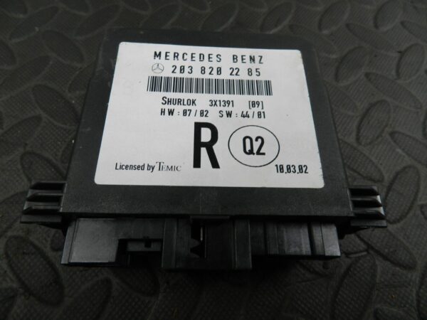 (146) MERCEDES C CLASS SALOON W203. 2038202285 DRIVER SIDE REAR DOOR ECU