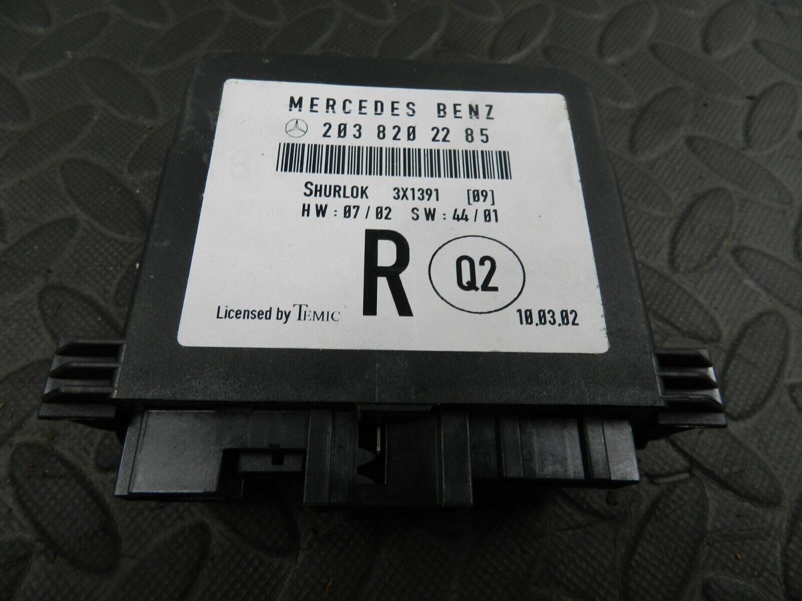 (146) MERCEDES C CLASS SALOON W203. 2038202285 DRIVER SIDE REAR DOOR ECU