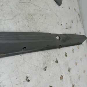 (139) 2003 HYUNDAI MATRIX BOOT LID TAIL GATE PANEL SLAM TRIM