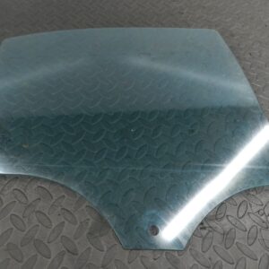 (146) MERCEDES C CLASS SALOON W203. DRIVER SIDE REAR WINDOW GLASS
