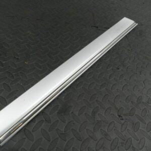 (146) MERCEDES C CLASS SALOON W203. REAR DOOR SIDE EXTERNAL TRIM IN SILVER