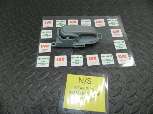 142 NISSAN MICRA K12 CONVERTIBLE C+C. PASSENGER SIDE DOOR INTERIOR HANDLE