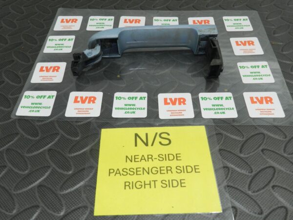 142 NISSAN MICRA K12 CONVERTIBLE C+C. PASSENGER SIDE DOOR EXTERIOR HANDLE BLUE - Image 2