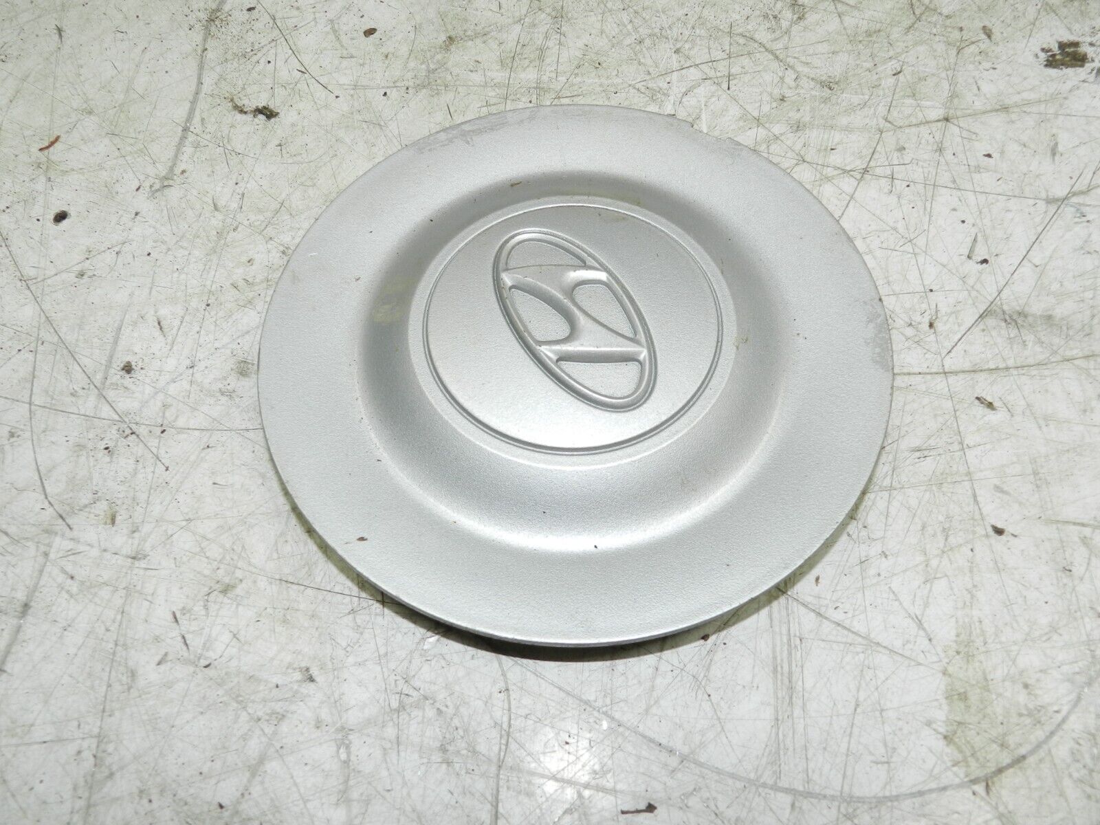 (139) 2003 HYUNDAI MATRIX ALLOY WHEEL CENTRE CAP