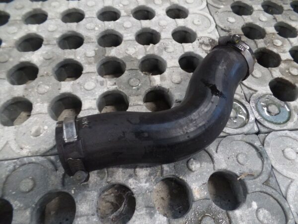 2010 HYUNDAI SANTA FE 2.2 DIESEL AUTOMATIC. COOLANT PIPE.