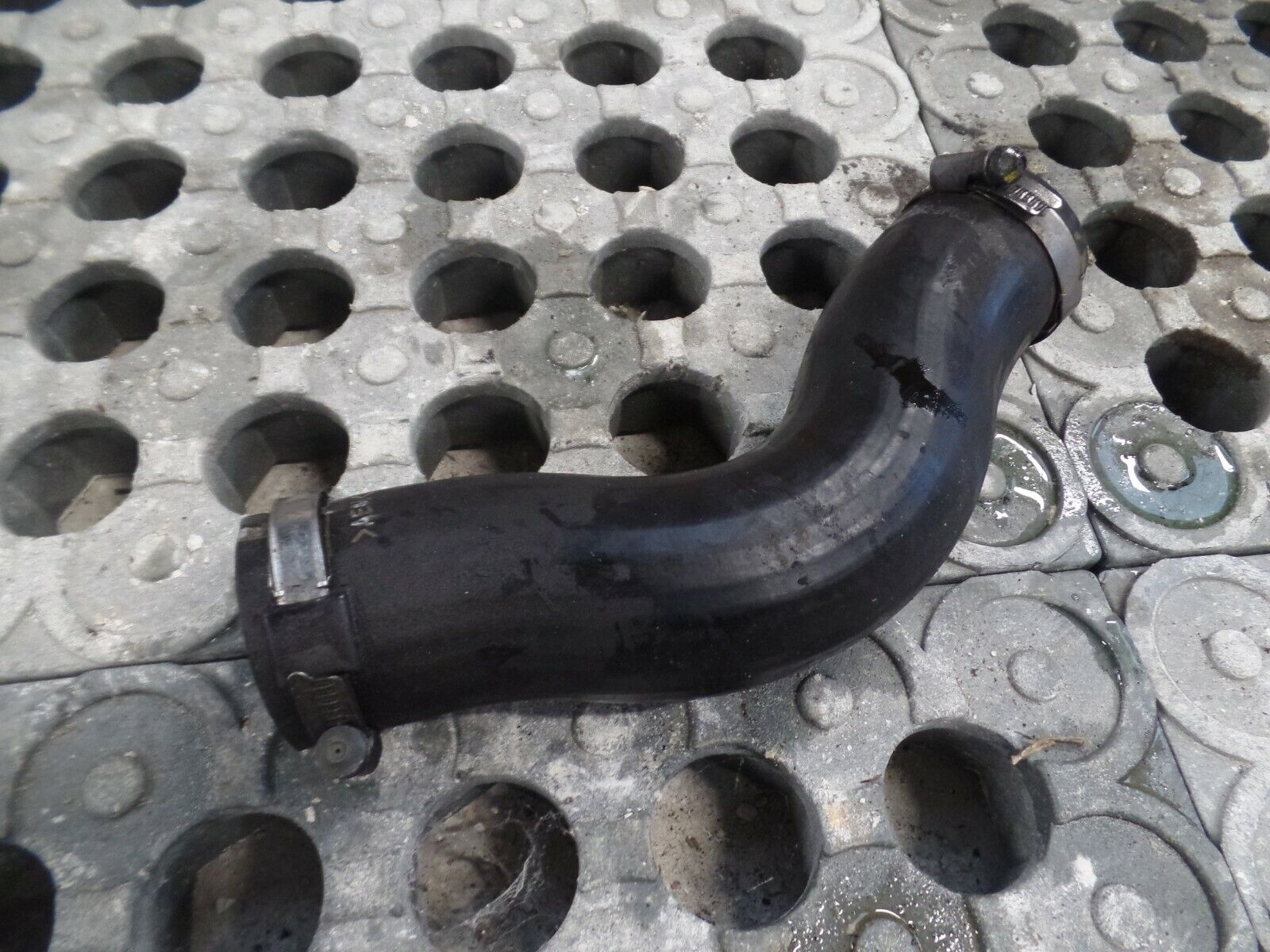 2010 HYUNDAI SANTA FE 2.2 DIESEL AUTOMATIC. COOLANT PIPE.