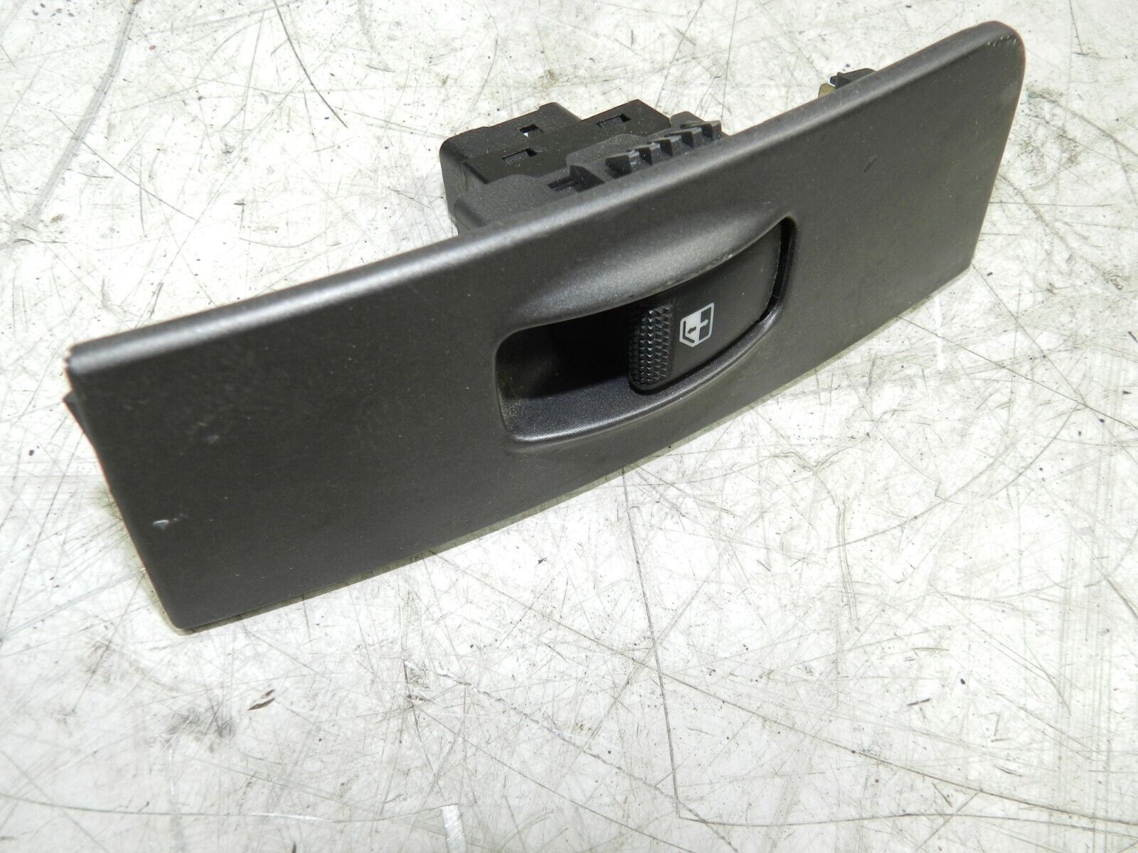 (139) 2003 HYUNDAI MATRIX WINDOW SWITCH