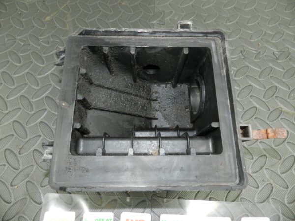 142 NISSAN MICRA K12 CONVERTIBLE C+C. AIR BOX HOUSING SECTION - Image 3