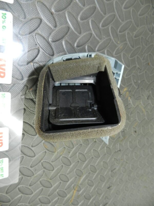 142 NISSAN MICRA K12 CONVERTIBLE C+C. AIR VENT DUCT - Image 4
