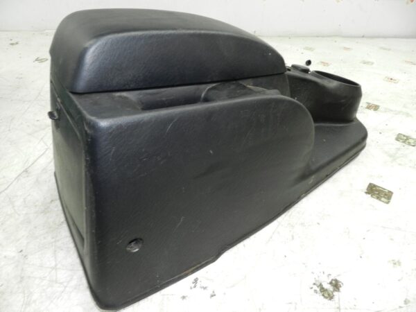 (139) 2003 HYUNDAI MATRIX CENTRE CONSOLE ARM REST