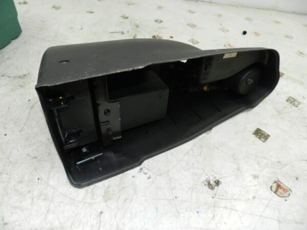 (139) 2003 HYUNDAI MATRIX CENTRE CONSOLE ARM REST - Image 4