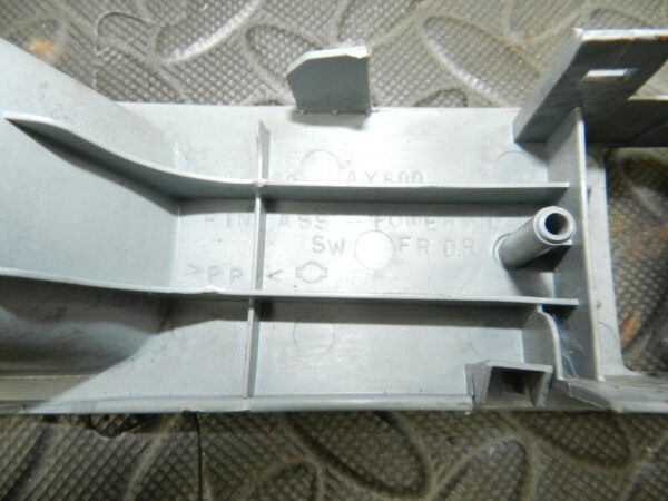 142 NISSAN MICRA K12 CONVERTIBLE C+C. DOOR HANDLE TRIM - Image 4