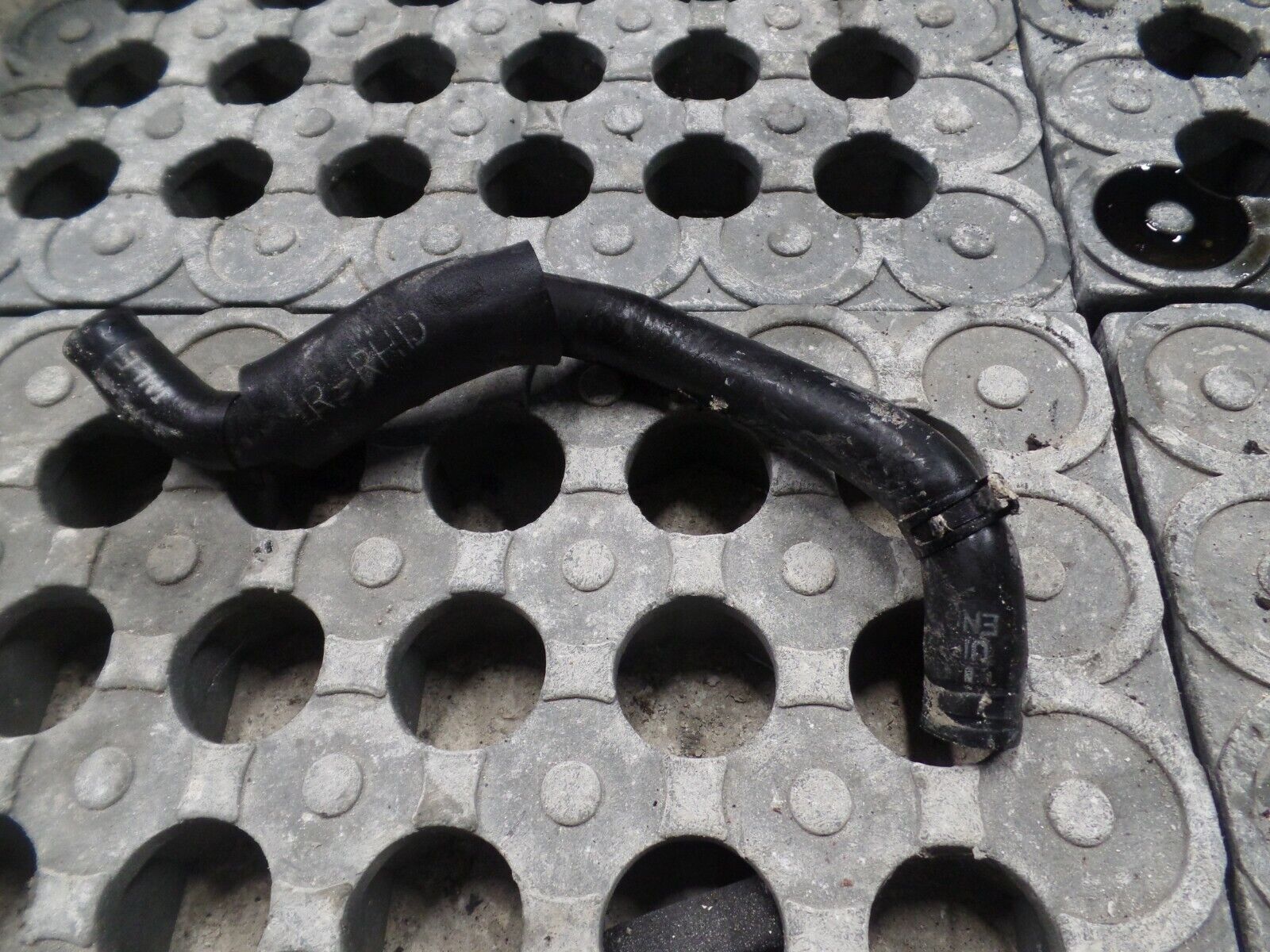 2010 HYUNDAI SANTA FE 2.2 DIESEL AUTOMATIC. COOLANT PIPE.