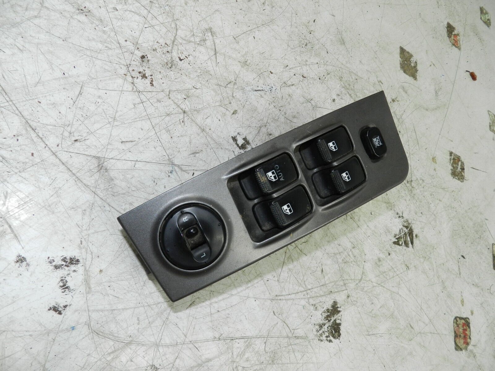 (139) 2003 HYUNDAI MATRIX WINDOW SWITCHES