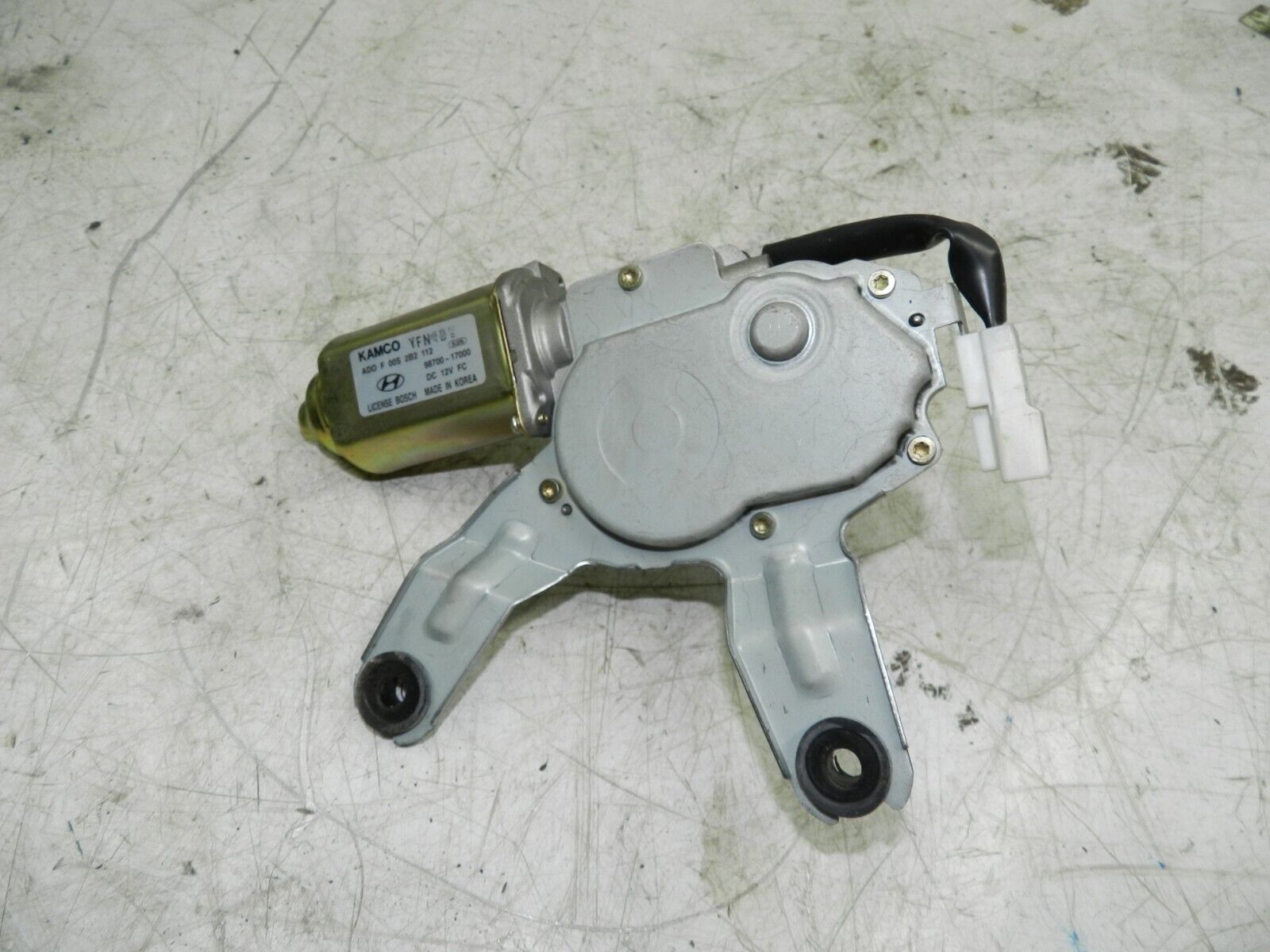 (139) 2003 HYUNDAI MATRIX REAR WIPER MOTOR