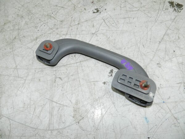 (139) 2003 HYUNDAI MATRIX PASSENGER SIDE REAR GRAB HANDLE