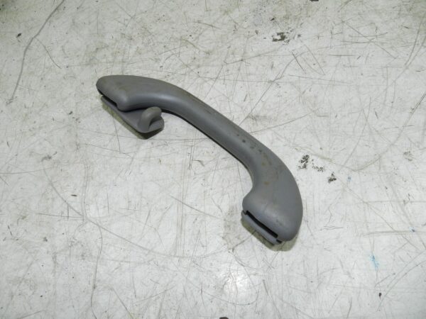 (139) 2003 HYUNDAI MATRIX PASSENGER SIDE REAR GRAB HANDLE - Image 2