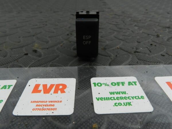 142 NISSAN MICRA K12 CONVERTIBLE C+C. ESP OFF SWITCH