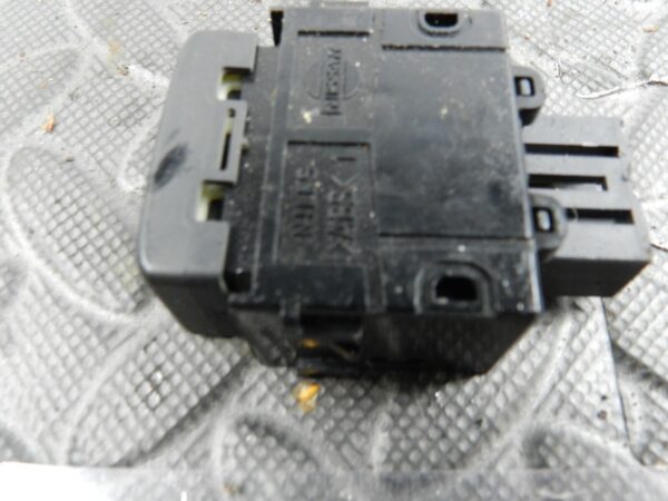 142 NISSAN MICRA K12 CONVERTIBLE C+C. ESP OFF SWITCH - Image 2