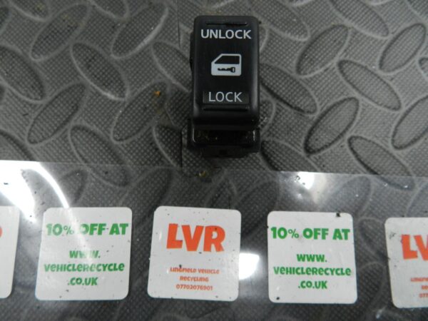 142 NISSAN MICRA K12 CONVERTIBLE C+C. LOCK UNLOCK SWITCH