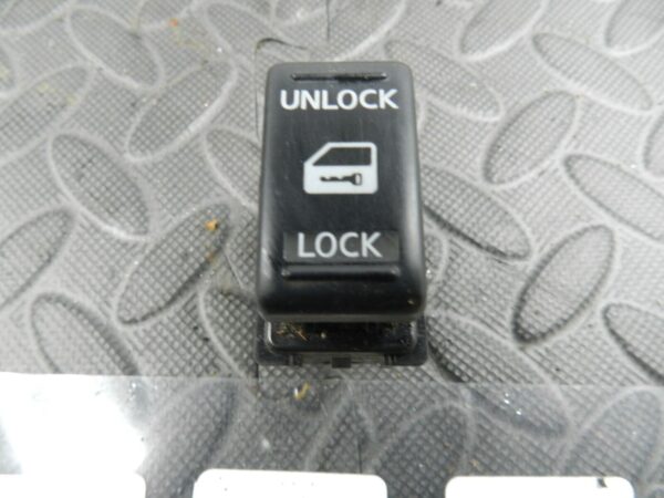 142 NISSAN MICRA K12 CONVERTIBLE C+C. LOCK UNLOCK SWITCH - Image 2