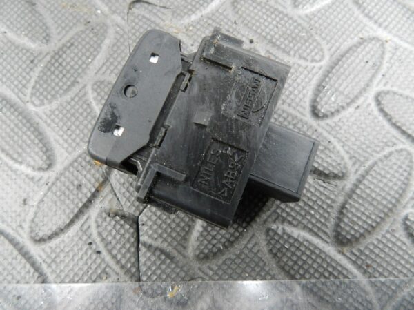 142 NISSAN MICRA K12 CONVERTIBLE C+C. LOCK UNLOCK SWITCH - Image 3