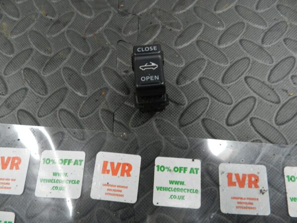 142 NISSAN MICRA K12 CONVERTIBLE C+C. CONVERTIBLE ROOF SWITCH OPEN CLOSE