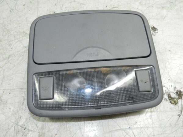 (139) 2003 HYUNDAI MATRIX INTERIOR LIGHT + SUN GLASSES HOLDER