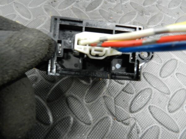 142 NISSAN MICRA K12 CONVERTIBLE C+C. HEATER RESISTOR - Image 4