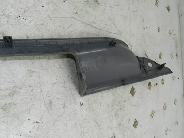 (139) 2003 HYUNDAI MATRIX REAR LOWER SILL TRIM - Image 2