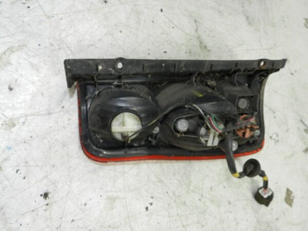 (139) 2003 HYUNDAI MATRIX DRIVER SIDE REAR LIGHT UNIT - Image 2