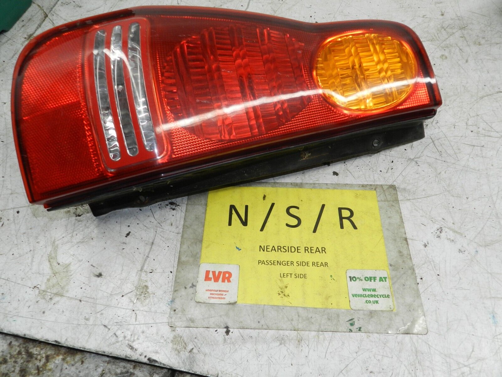 (139) 2003 HYUNDAI MATRIX PASSENGER SIDE REAR LIGHT UNIT