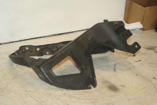 2005 MERCEDES S CLASS W220. PASSENGER SIDE HEADLIGHT SURROUND FRAME - Image 2