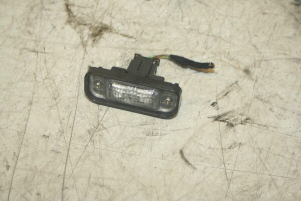 2005 MERCEDES S CLASS W220. NUMBER PLATE LIGHT