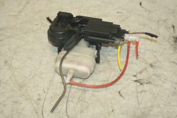 2005 MERCEDES S CLASS W220. REAR SEAT LATCH CATCH ACTUATOR - Image 4